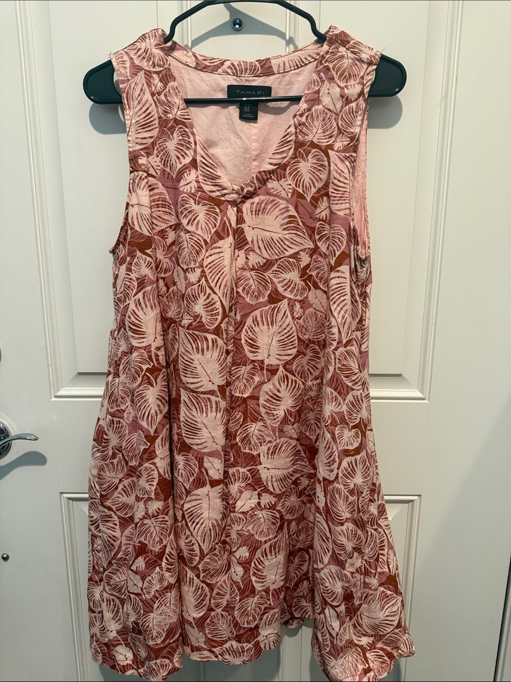 Tahari Dusty Rose Leaf-Print Sleeveless Shift Dress